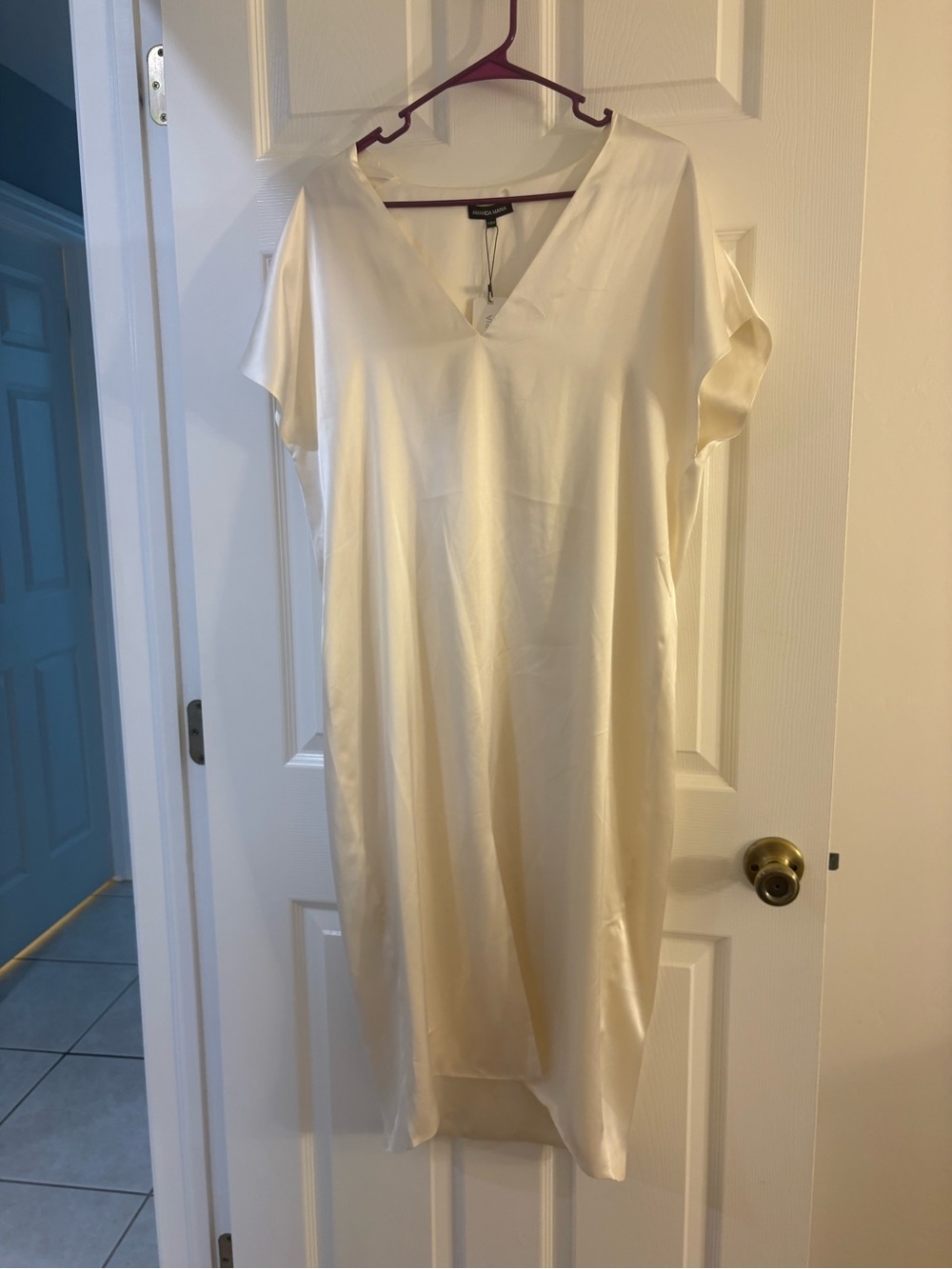 Elegant V-Neck tee shirt Dress in Cream 100% silk